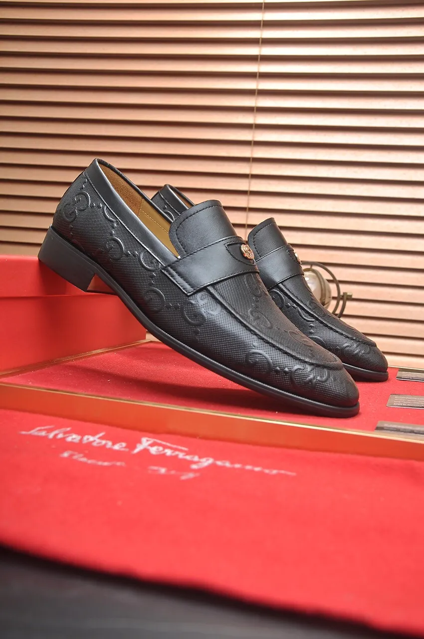 Men's shoes 💰520💶【GUCCI】 (High-end Niuli) New 🍀Gucci* - top version Gucci Peas shoes! Made of imported original cowhide, the inner top layer is comfortable cowhide lining! Original wear-resistant rubber outsole! High quality products! Code number 38-44!